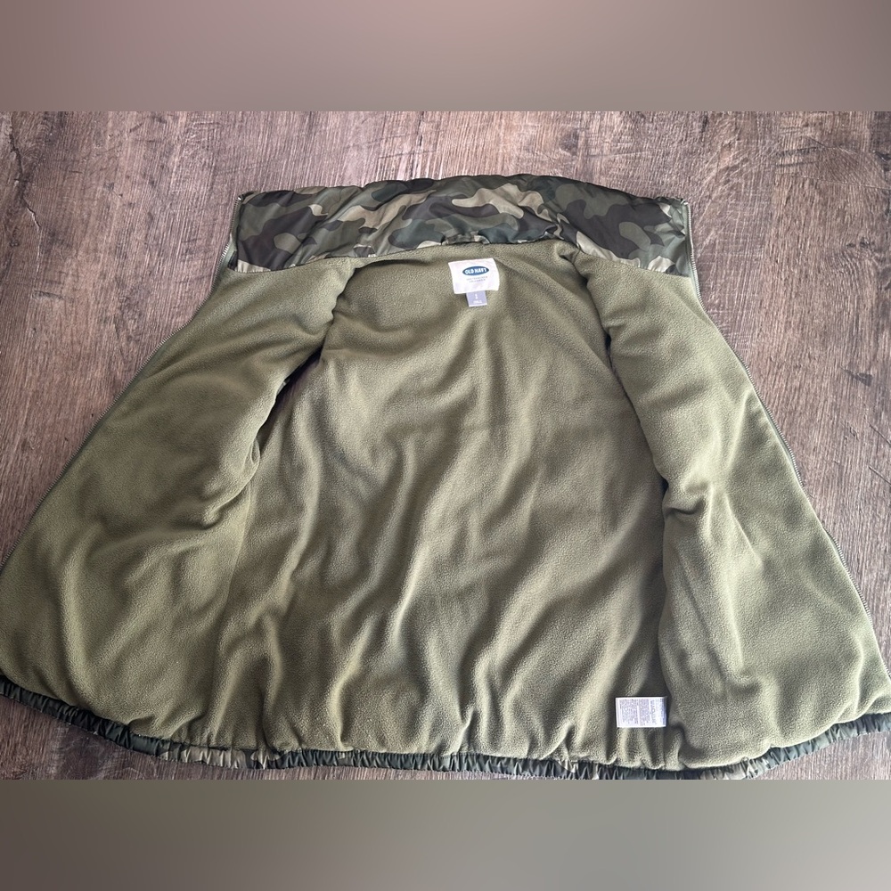 Old Navy Puffer Vest Camouflage Women's Size Small - Picture 7 of 9